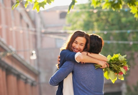 Les fleurs : pourquoi ce cadeau classique plait-il toujours autant aux femmes ?