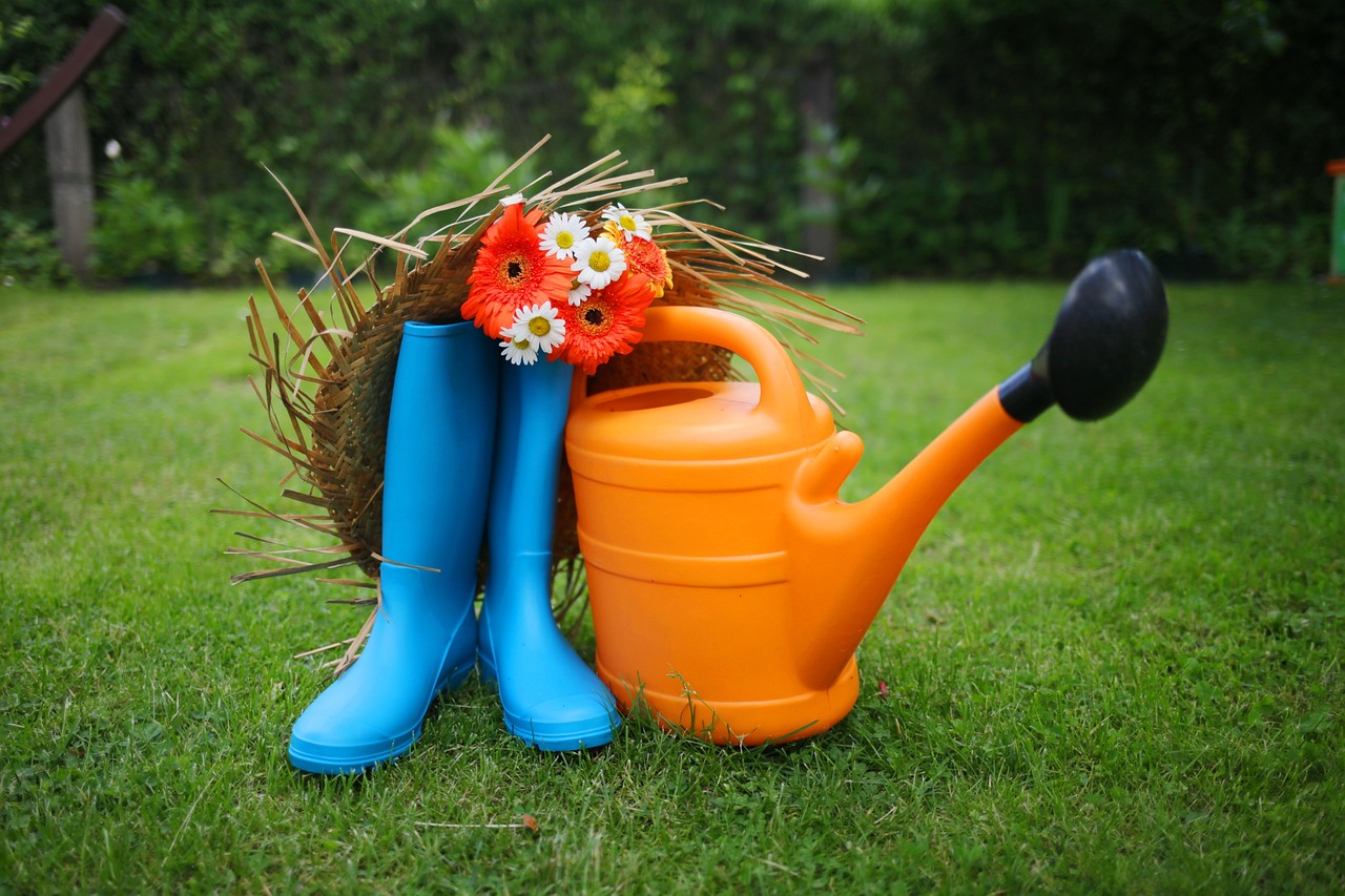 matériel jardinage arrosoir bottes