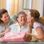 Quel cadeau offrir à une personne âgée ?