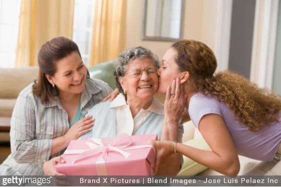 Quel cadeau offrir à une personne âgée ?
