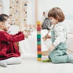 Pourquoi offrir des jouets en bois aux tout-petits ?
